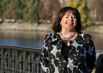 Monika Wetzlerová-Deisler bei Saxinger